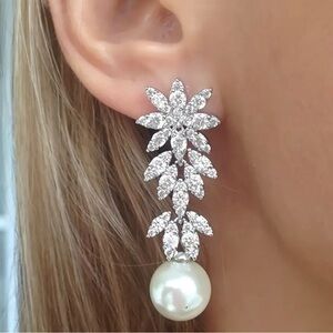 NWT Luxurious Floral Dangle Earrings Pearl Drop, Elegant Bridal